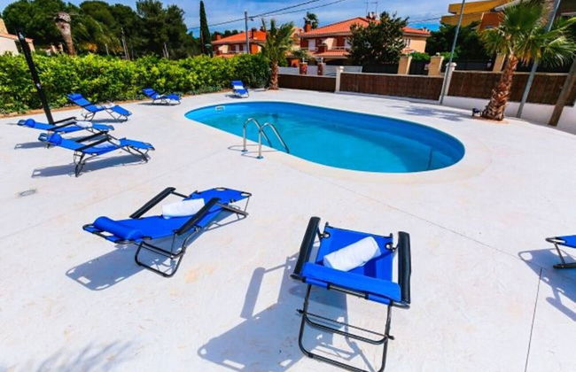 Apartment in Salou with swimming pool and garden - Photo 36