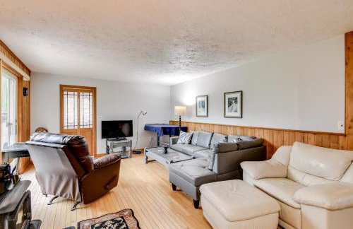 Fishing Pond and Spacious Yard Quiet Home in Sodus! - Foto 5