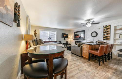 Partial Lake View Stunning Deluxe King Studio #125 at Donner Lake Village - Foto 7