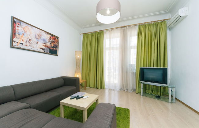 Rent Kiev Lva Tolshtoho Square - Foto 1