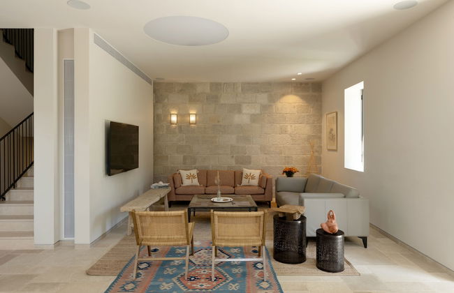 The Y House - Photo 33