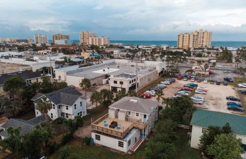 Seas the Day - 4 blocks to the beach, restaurant, and bar district - great deck and outdoor space!! - Foto 34