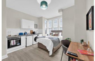 Sunny Serenity: Studio Living with a Breeze - Photo 1