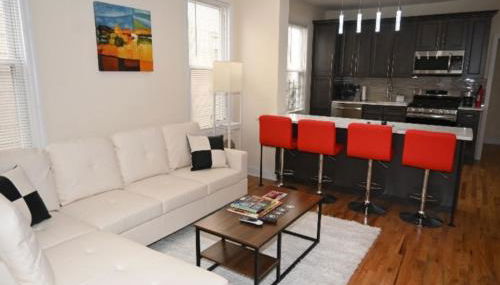 OoohLaLa! 2 Beds and 2 Full Baths w/Free Parking - Foto 1