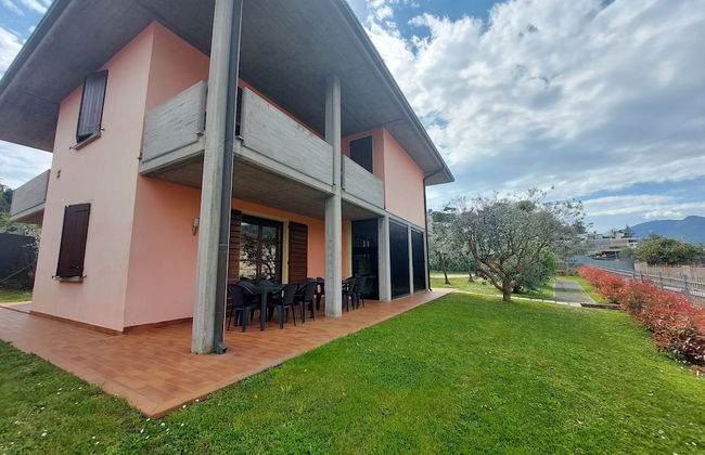 Spacious Villa Over two Floors, Amazing View and Private Garden for 9 Guests - Photo 29