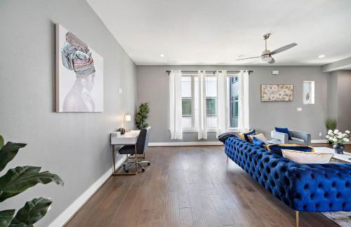 Luxury Downtown Home with Rooftop Deck And Skyline View - Photo 19