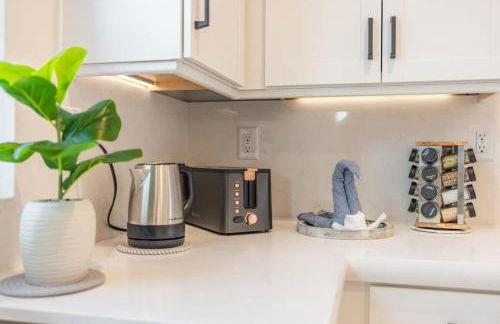 Marbella Lane - Elegant 5BR Home Rancho Mission - Photo 25