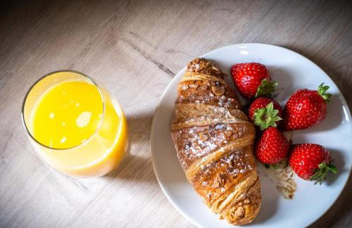 Wheatley House - Great Location - Free Parking, Self-Check-In, Fast Wifi and Smart TVs by Yoko Property - Foto 18