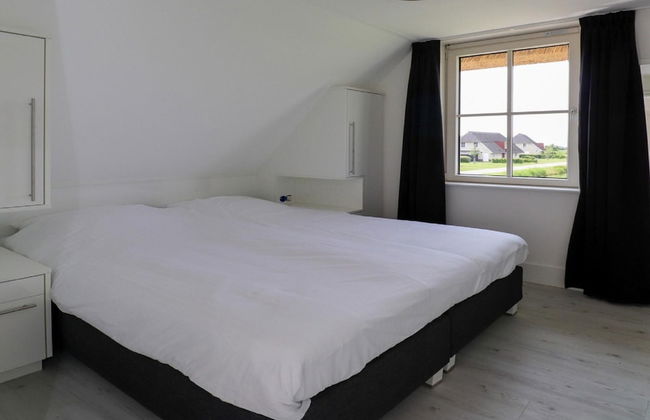 Villa by the Water With Sauna and Terrace - Foto 6