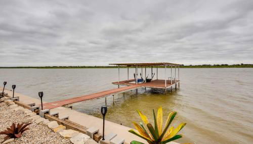 Lake Granbury Fishing Escape with Dock and Kayaks! - Foto 2