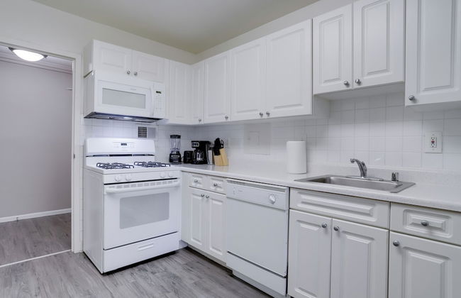 Bright Comfort in DC Apts - Foto 50