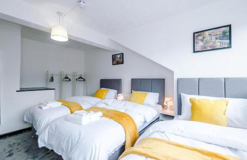 Spacious 5 bedroom house near Leeds City Centre sleeps 12 suits contractors with free parking - Foto 34