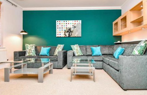 Spacious 4 Bedroom 3 Bathroom House - Sleeps up to 8 - Free Parking, Balcony, Fast Wifi and Smart TVs by Yoko Property - Photo 10