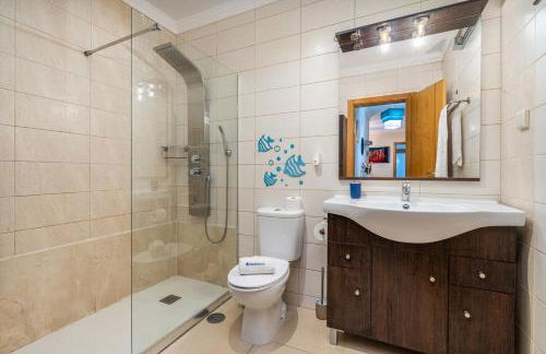 Bright & Spacious Flat by HostWise - Foto 19