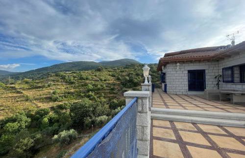 Mansión con Jacuzzi a 40 grados, gran piscina y Pádel - Photo 8