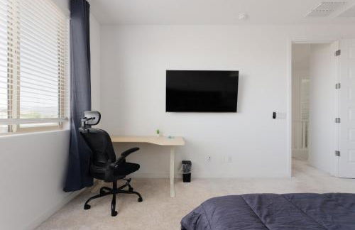 Modern Desert Home-Great for families & groups, near golf, hiking, and city fun, Private in-law suite with own entrance also available separately - Foto 16