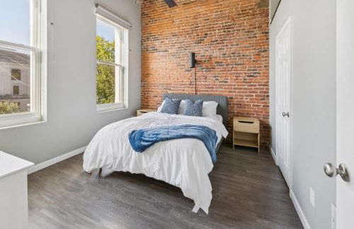 Rustic-Industrial Loft with Courthouse Views apts - Photo 4