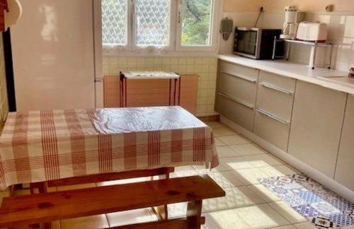 Charmant F2 avec Garage, Terrasse et Véranda, à 500m du Centre et 600m des Cures à Amélie-les-Bains - FR-1-703-131 - Foto 10