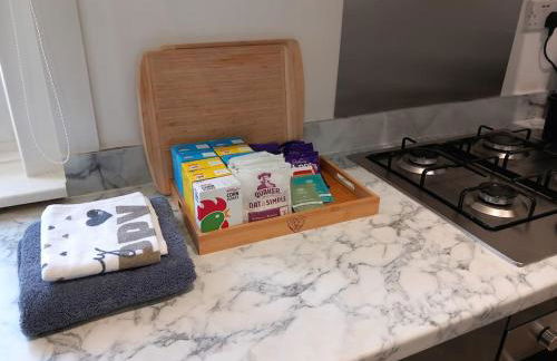 Springfield Apartment - Train to Glasgow or Edinburgh - Private Parking & Wifi - Photo 24