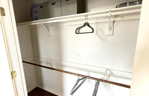 Peaceful Haven 2BR 1BA in Quiet Neighborhood - Foto 31