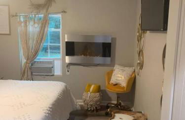 Plenty Parking for Boat ,RV, Trailers w Cars Cozy 2 BDRM COTTAGE - Foto 14