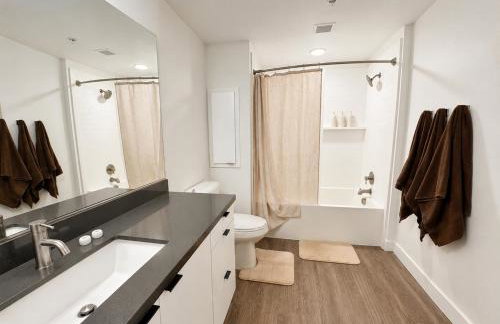 Modern Retreat 10 Min from Disneyland With Pool & Gym - Foto 61