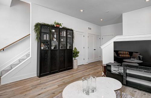 Downtown 1 mi Sleeps 6 wRooftop 3BR 4BED New built Modern Stylish Luxury - Foto 53