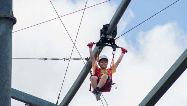 Un niño disfrutando en el Toro Roller