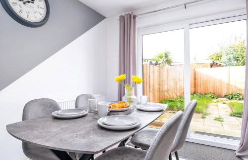 Stylish & Convenient 3 Bedroom House - Perfect for Contractors and Leisure Guests - Sleeps up to 5 - Foto 26