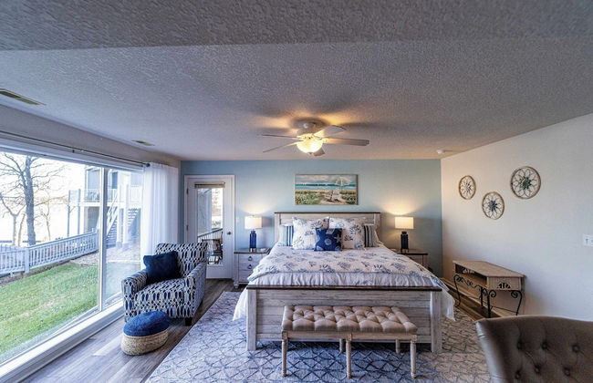 Lazy L at the Lake Chic 3 BDR Condo w/ Boat Slip - Photo 4