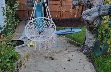 Spacious 3 bedroom unit with backyard and parking just 10 minutes from Rodeo Dr and attractions! - Photo 36