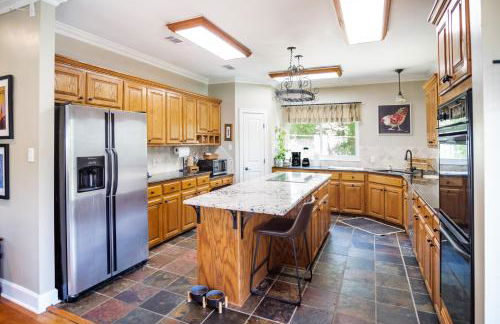 Bayou Breeze Retreat with Pool & River Access - Foto 4