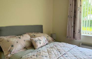 Modern Beautiful Gated Two Bed Apartment - Foto 13