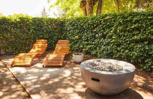 Zen Haus Garden Retreat, prime location, Luxe amenities - Photo 7