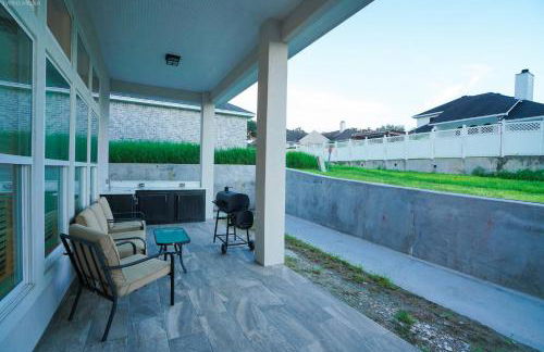 Newly Built Stylish Retreat with Designer Kitchen - Near Park & Beach - Foto 21