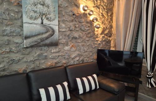 Triantos Guesthome Suite - Photo 17