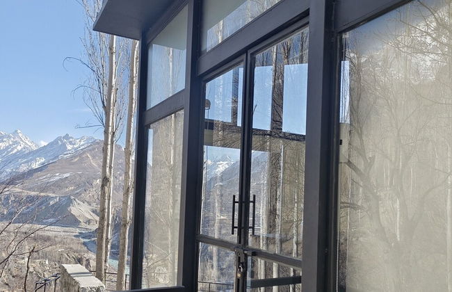 Stunning Cliff-edge 2-bedroom Chalet in Karimabad - Photo 19