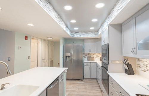 Luxury, Direct Oceanfront Unit and Balcony, Northeast Corner, Heated Pool, Garage Parking - Photo 12