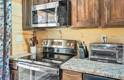 10 Mi to Drive-In Lakefront Trenton Cabin! - Foto 9