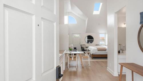 Miramar Penthouse Coastal Elegance in the Heart of Half Moon Bay - Foto 3