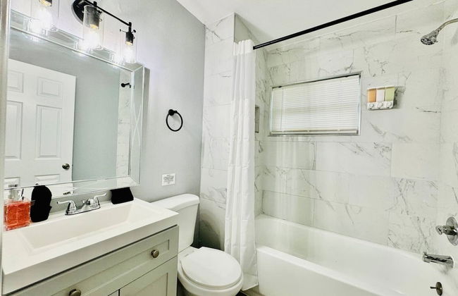 Tranquil Retreat King Bed Office Patio - Foto 5