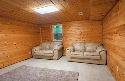 Spacious Cabin Rental with Forest Views near Charleston, West Virginia - Foto 23
