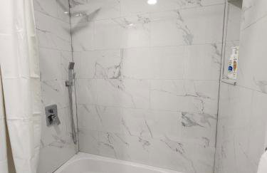 Nestled Away- Comfortable 3BDRM, Central Location - Foto 27