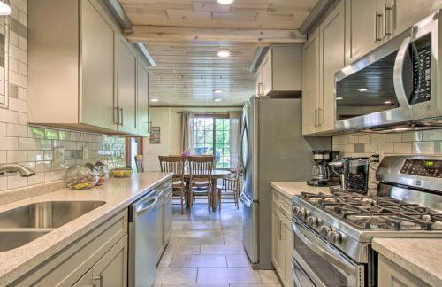 Retreat with Lake Access and Private Boat Dock! - Foto 9