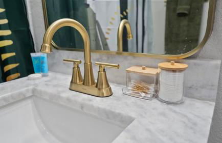 Modern-Retro Themed Home Close to Coffee + Food! - Foto 18