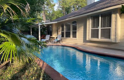 Lovely Woodlands home w/heated pool and spa! - Foto 59