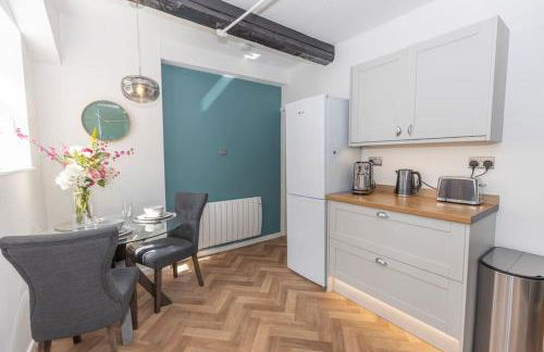 Central Medieval Grid Unique home with Gated parking - Foto 31