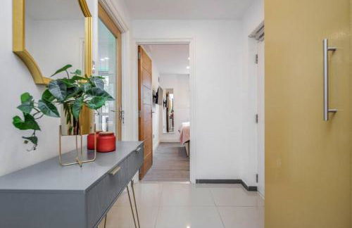 Lovely 2-Bedroom Condo With Balcony and Park View - Foto 26