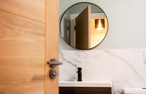 1 The Royal Serviced Apartments, Harwich SuperKing Bed, Parking, Fast WiFi - Foto 4