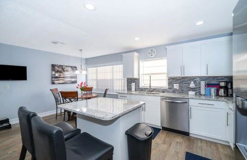 Private Paradise! Stunning south-facing pool home - Foto 9